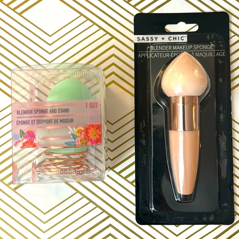 Makeup Bundle Tools: 2 Makeup Sponges & Holder, 1 Sponge with handle